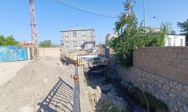 VAN'DA 6 GÜNDE ONARILACAK BİR KANAL KÖPRÜSÜ 6 AYDIR TAMAMLANAMIYOR!