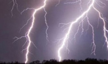 VAN'DA YILDIRIM DÜŞMESİ ÇOBANI HAYATTAN KOPARDI!