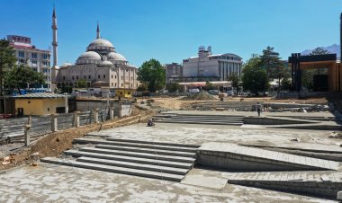 VAN'IN BİR KENT MEYDANI ARTIK VAR!