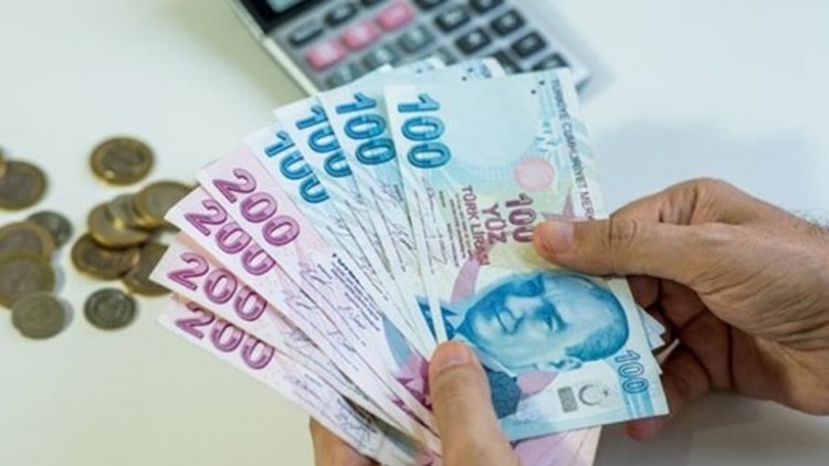 GÖZLER 14 AĞUSTOS'A ÇEVRİLDİ: 6,5 MİLYON KAMU ÇALIŞANLARINA ÜÇER AYLIK ZAM TALEBİ