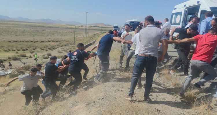 VAN'IN ERCİŞ İLÇESİNDE KAZA: 1 ÖLÜ 3 YARALI!
