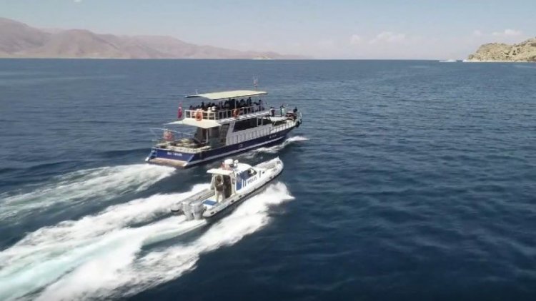 VAN GÖLÜ'NDE BOĞULMALARI ÖNLEMEK İÇİN DENİZ POLİSİ HAREKETE GEÇTİ!