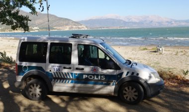 GÖL KIYISINDA EL BOMBALARI BULUNDU