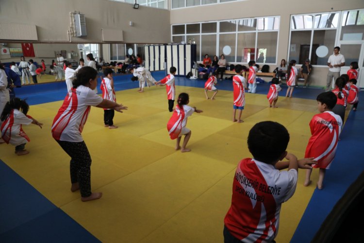 BÜYÜKŞEHİR'DE YAZ SPOR OKULU SONRA ERDİ: ÇOCUKLAR ŞİMDİ OKULA...