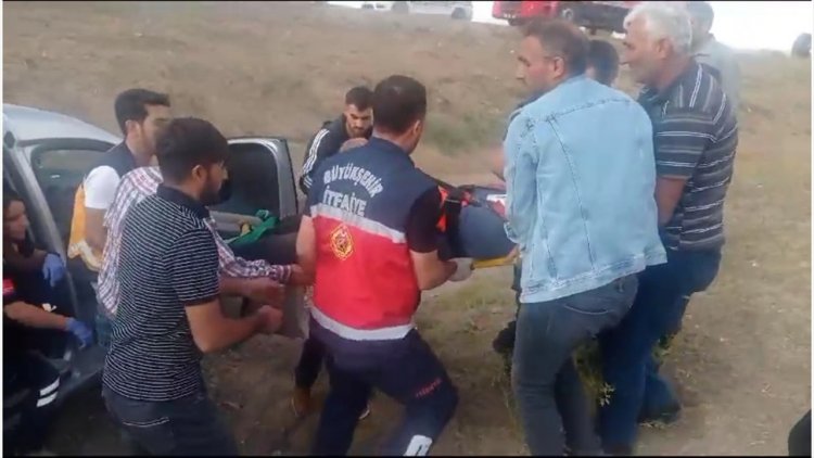 VAN'DA ARAÇ ŞARAMPOLE DEVRİLDİ! 5 YARALI VAR!