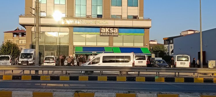 AKSA DOĞALGAZ ÖNÜNDE ÇİLE BİTMİYOR: VATANDAŞLAR SABAHIN ERKEN SAATLERİNDE SIRA BEKLİYOR!