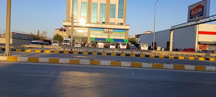 AKSA DOĞALGAZ ÖNÜNDE ÇİLE BİTMİYOR: VATANDAŞLAR SABAHIN ERKEN SAATLERİNDE SIRA BEKLİYOR!