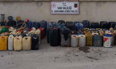 VAN'DA JANDARMA KAÇAK AKARYAKITA EL KOYDU!
