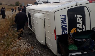 HAKKARİ-VAN KARAYOLUNDA KAZA GERÇEKLEŞTİ: 10 YARALI