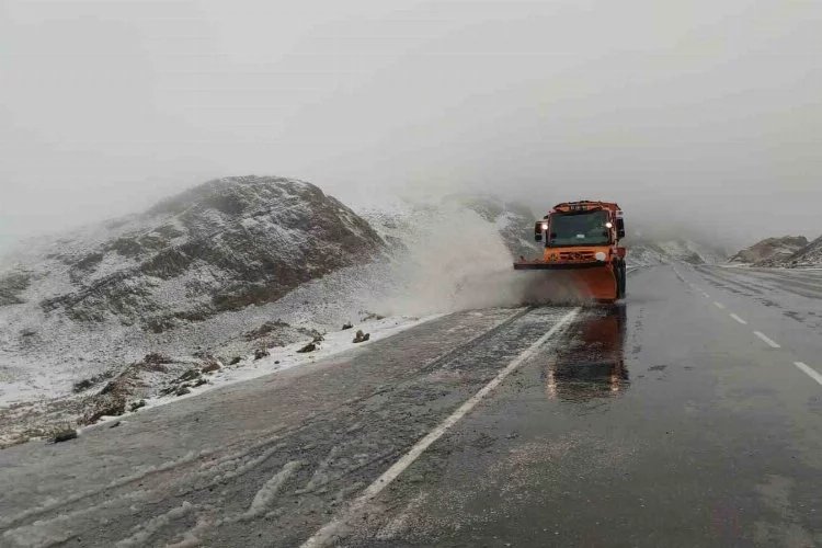 VAN'DA KAR YÜZÜNÜ ERKEN GÖSTERDİ