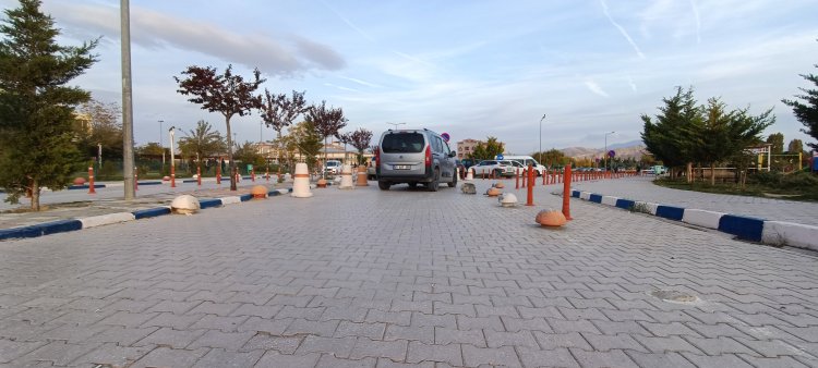 VAN DURSUN ODABAŞ HASTANESİNİN SORUNLARINDAN BİRİ DAHA: PARK MANTARI...
