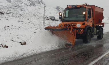 VAN'DA KARLA MÜCADELE BAŞLADI: 20 CM'YE ULAŞTI!