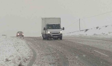 VAN'IN YÜKSEK RAKIMLI MERKEZLERİNDE KAR YAĞIŞI!