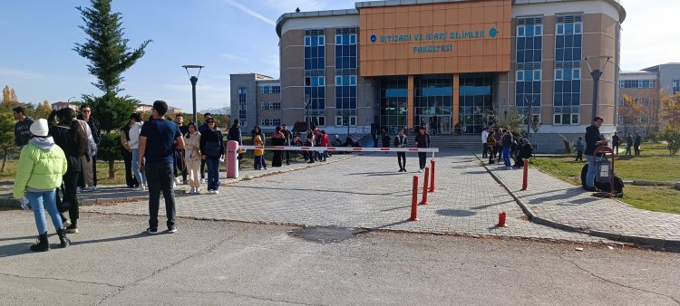 VAN YÜZÜNCÜ YIL ÜNİVERSİTESİ'NDE BUGÜN YABANCILARIN SINAVI VARDI!