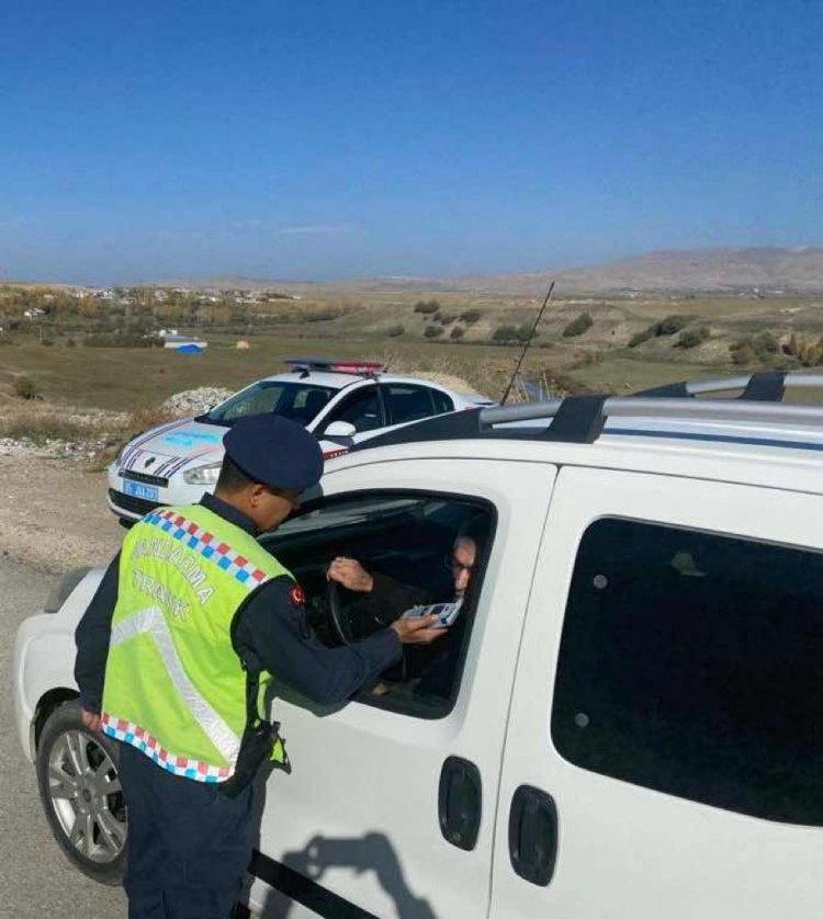 VAN'DA JANDARMA, 6 GÜN İÇERİSİNDE EĞİTİM, BİLGİLENDİRME VE CEZA DENETİMİNDE BULUNDU