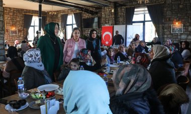 BÜYÜKŞEHİR BELEDİYESİ DÜNYA ENGELLİLER GÜNÜ'NDE ANNELERİ KAHVALTIDA BULUŞTURDU
