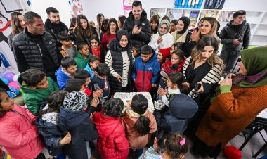 ŞARKICI EMİR CAN İĞREK, VAN'DA KÜTÜPHANE YAPTIRDI 