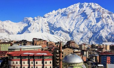 HAKKARİ'DE BİR AŞİRET KANAAT ÖNDERLERİNİN TEMSİLİYETLERİNİ REDDETTİLER!