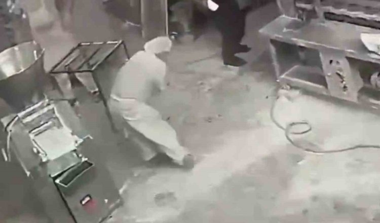 VAN'DA İŞ KAZASINDA KOLUNU MAKİNAYA KAPTIRDI!