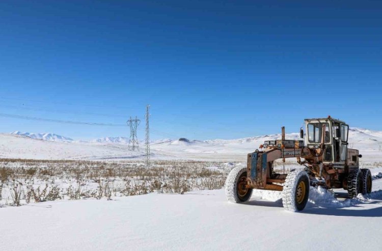 VAN’DA 152 YERLEŞİM YERİNİN YOLU ULAŞIMA KAPANDI 