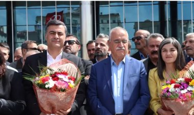 BAŞKAN ZEYDAN, ÇİÇEK GÖNDERME SMA HASTASI BEBEKLERE BAĞIŞTA BULUN