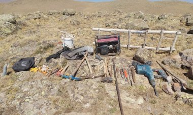 VAN'DA DEFİNE AVCILARI, ALTINLARLA BERABER YAKALANDI!