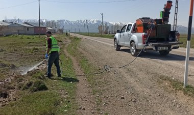 İPEKYOLU BELEDİYESİ HAVALARIN ISINMASIYLA ÜREYEN HAŞERELER İÇİN İLAÇLAMA ÇALIŞMALARINA BAŞLADI