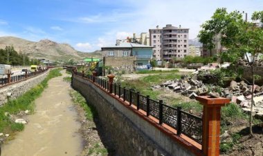 DERENİN ÇALINAN KORKULUKLARI NEDENİYLE, DEREYE DÜŞEN ÇOCUKTAN ACI HABER GELDİ!