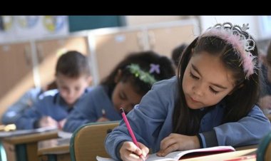 MÜFREDAT ÇALIŞMASI TAMAMLANDI: DERS SAATLERİ KISALIYOR MU, YENİ DERSLER HANGİLERİ?