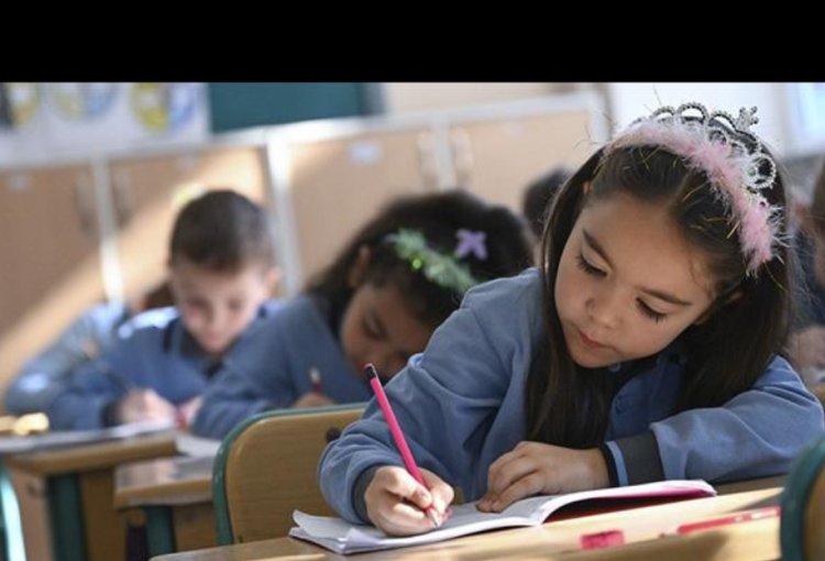 MÜFREDAT ÇALIŞMASI TAMAMLANDI: DERS SAATLERİ KISALIYOR MU, YENİ DERSLER HANGİLERİ?