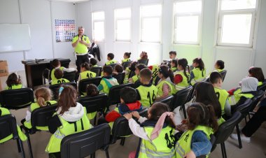 VAN BÜYÜKŞEHİR BELEDİYESİ TRAFİK HAFTASINDA ÇOCUKLARA EĞİTİM VERDİ!