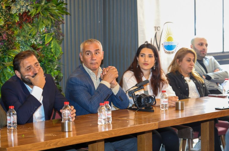 VAN'DA EŞBAŞKANLAR, BASIN MENSUPLARIYLA BİR ARAYA GELDİ