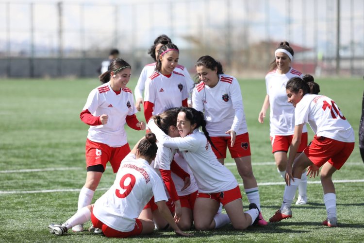 VAN BB SPOR KADIN FUTBOL TAKIMI 2. LİG YOLUNDAKİ RAKİBİ BELLİ OLDU!
