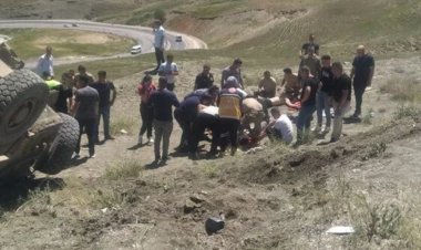 VAN'DA ASKERİ ARAÇ DEVRİLDİ: 4 YARALI!