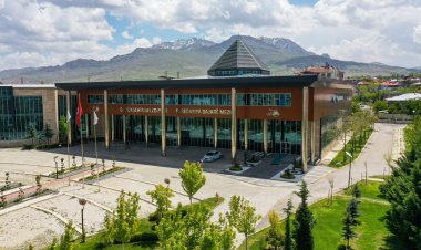 Büyükşehir, Sosyal Belediyecilik Anlayışını Gerçekleştiriyor: 2000 Öğrenciye Burs, 1500 Aileye Sosyal Kart...