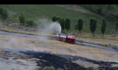 VAN-GÜRPINAR ÇAVUŞ TEPE KALESİ'NDE ÇIKAN YANGIN KONTROL ALTINA ALINDI