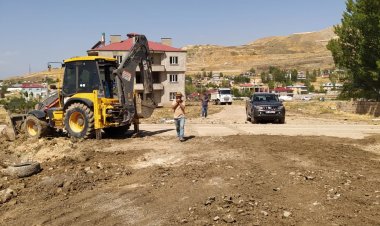 VAN'DA MEYDANA GELEN SEL İPEKYOLU BELEDİYESİNİ HAREKETE GEÇİRDİ