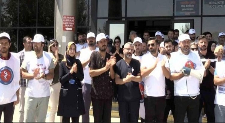 VAN'DA DARP EDİLEN HEMŞİRE İÇİN ARKADAŞLARI PROTESTO ETTİ 