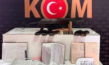 VAN'IN ERCİŞ İLÇESİNDE TEFECİ OPERASYONU: 5 GÖZALTI, MİLYON TL'LİK SENETLER ELE GEÇİRİLDİ!