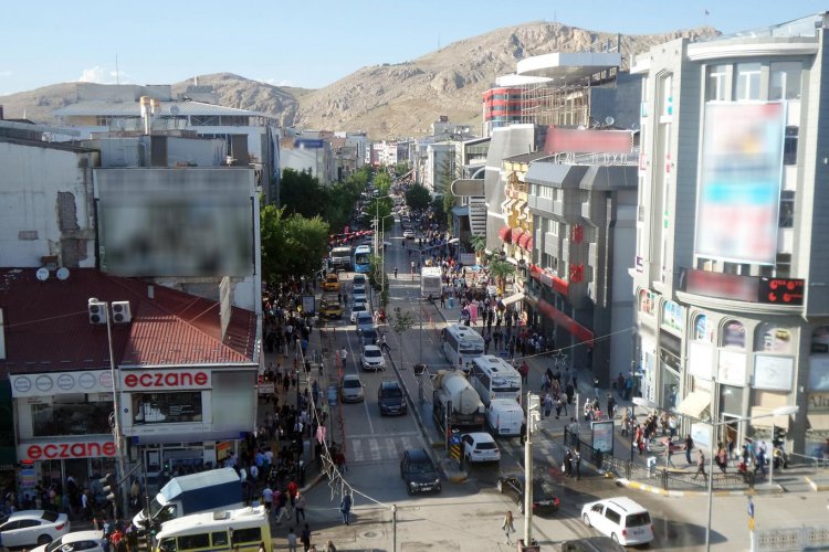 CUMHURİYET CADDESİ TRAFİĞE KAPATILIYOR 