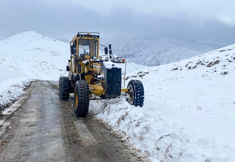 VAN BÜYÜKŞEHİR BELEDİYESİ’NİN KARLA ZORLU MÜCADELESİ BAŞLADI
