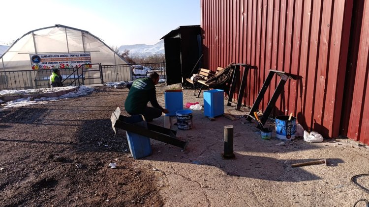 İPEKYOLU BELEDİYESİ ÇÖP KUTULARINI GERİ DÖNÜŞÜMLE İSRAFI ENGELLEDİ