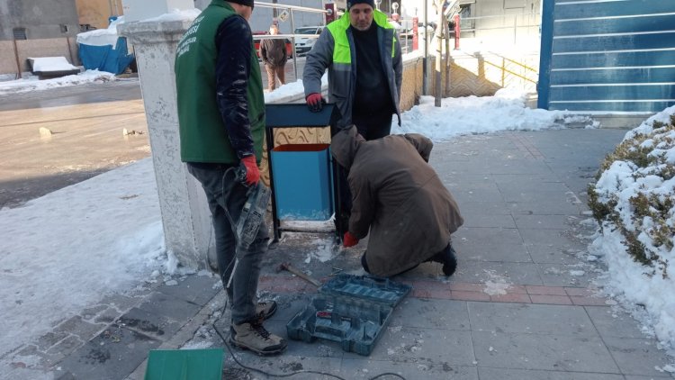 İPEKYOLU BELEDİYESİ ÇÖP KUTULARINI GERİ DÖNÜŞÜMLE İSRAFI ENGELLEDİ