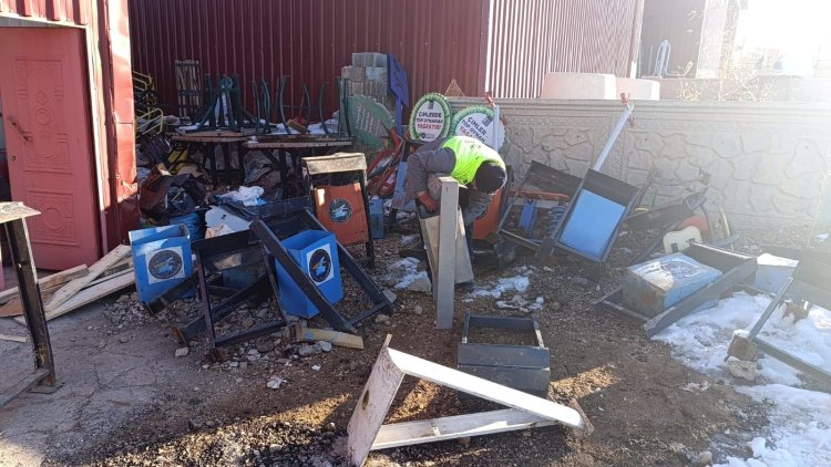 İPEKYOLU BELEDİYESİ ÇÖP KUTULARINI GERİ DÖNÜŞÜMLE İSRAFI ENGELLEDİ