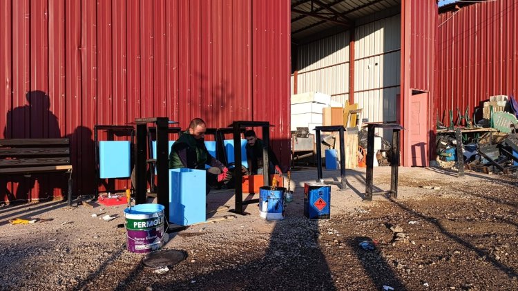 İPEKYOLU BELEDİYESİ ÇÖP KUTULARINI GERİ DÖNÜŞÜMLE İSRAFI ENGELLEDİ