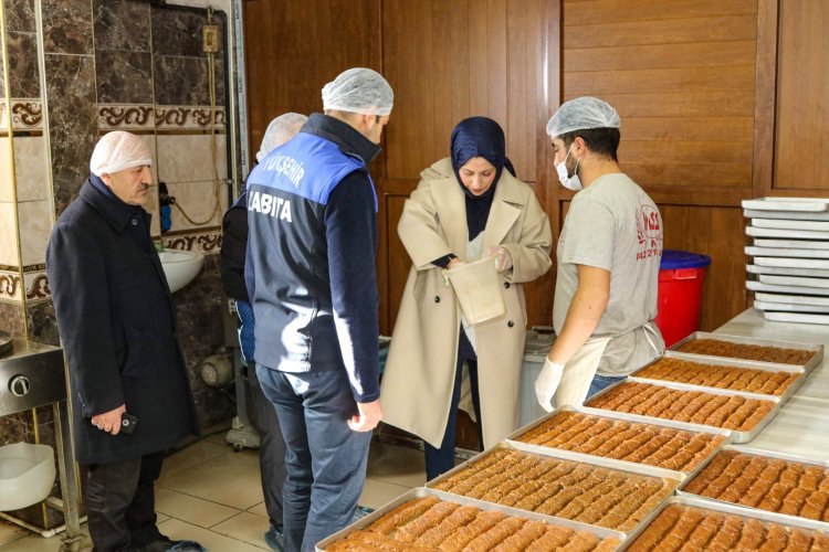 VAN BÜYÜKŞEHİR FIRIN VE MARKETLERİ DENETLEDİ