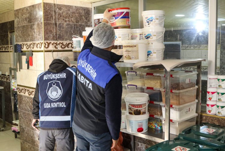VAN BÜYÜKŞEHİR FIRIN VE MARKETLERİ DENETLEDİ