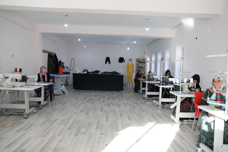 KADINLARIMIZ MESLEKLERİNİ İCRA EDECEKLER