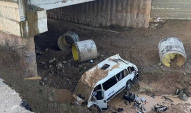 Servis Minibüsü 20 Metreden Dere Yatağına Düştü: 3 Ölü, 15 Yaralı