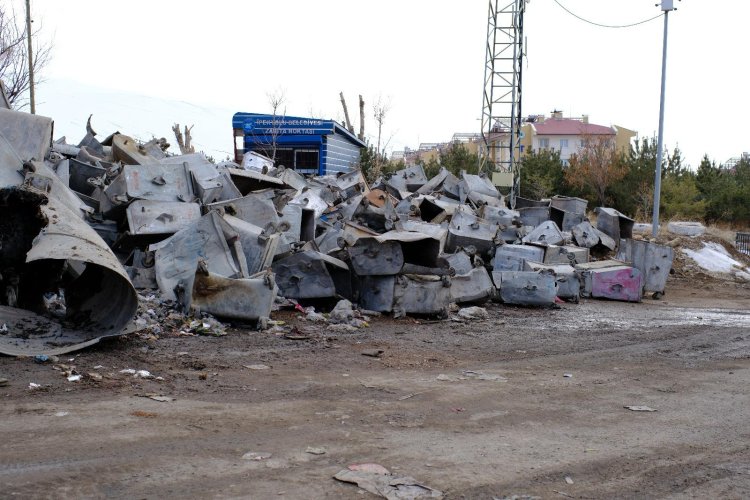 Kayyım Çöp Konteynerleri Toplatarak Belediyeye 6 Milyon 112 Bin TL Zarar Verdi